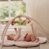 Mata aktywizująca z pałąkiem różowa Fairy Garden Little Dutch 2