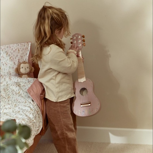 Drewniana gitara różowa Safari Friends FSC Little Dutch 5